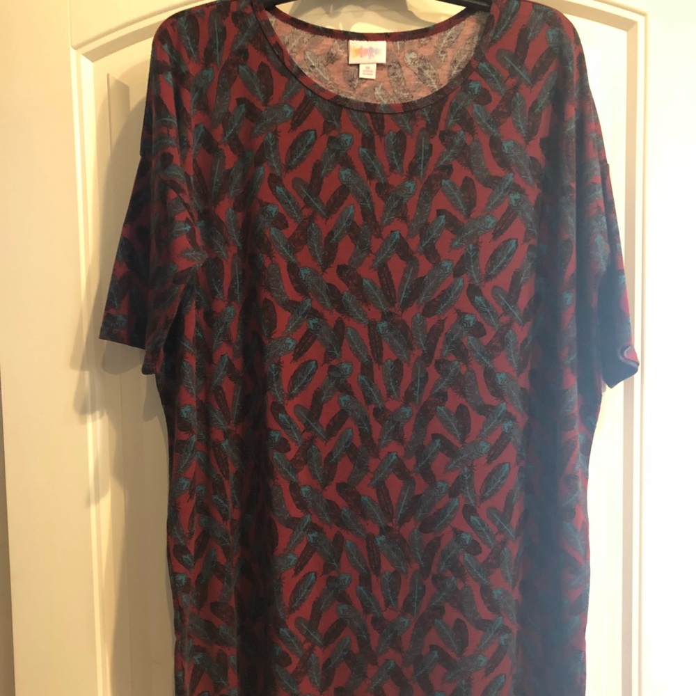 Lularoe medium irma, feather design. Very soft!